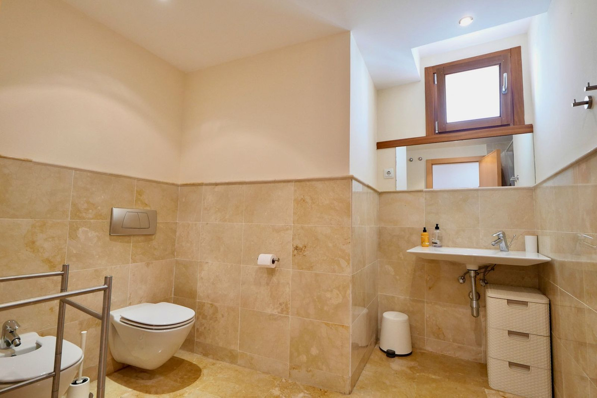 f4ba81118707c94b722b50f0fd79b30b - 16