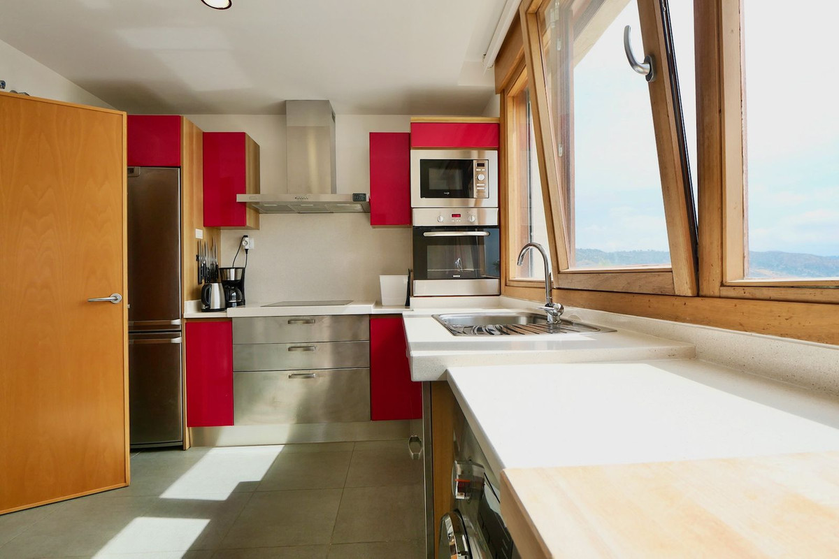 f4ba81118707c94b722b50f0fd79b30b - 23