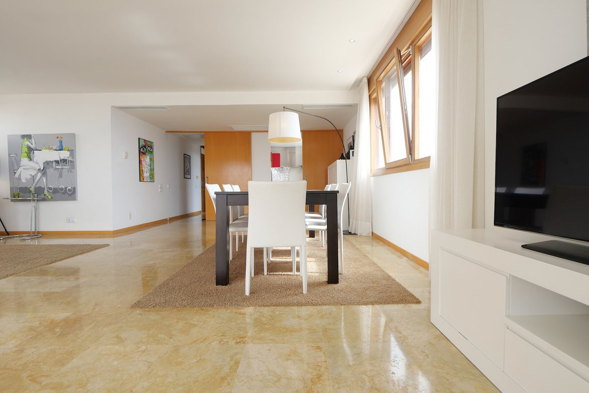 f4ba81118707c94b722b50f0fd79b30b - 24