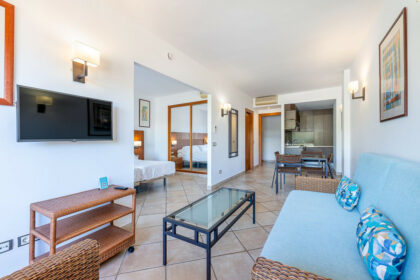 f732bf763ed777cd41d3d6356c823f27 - 12