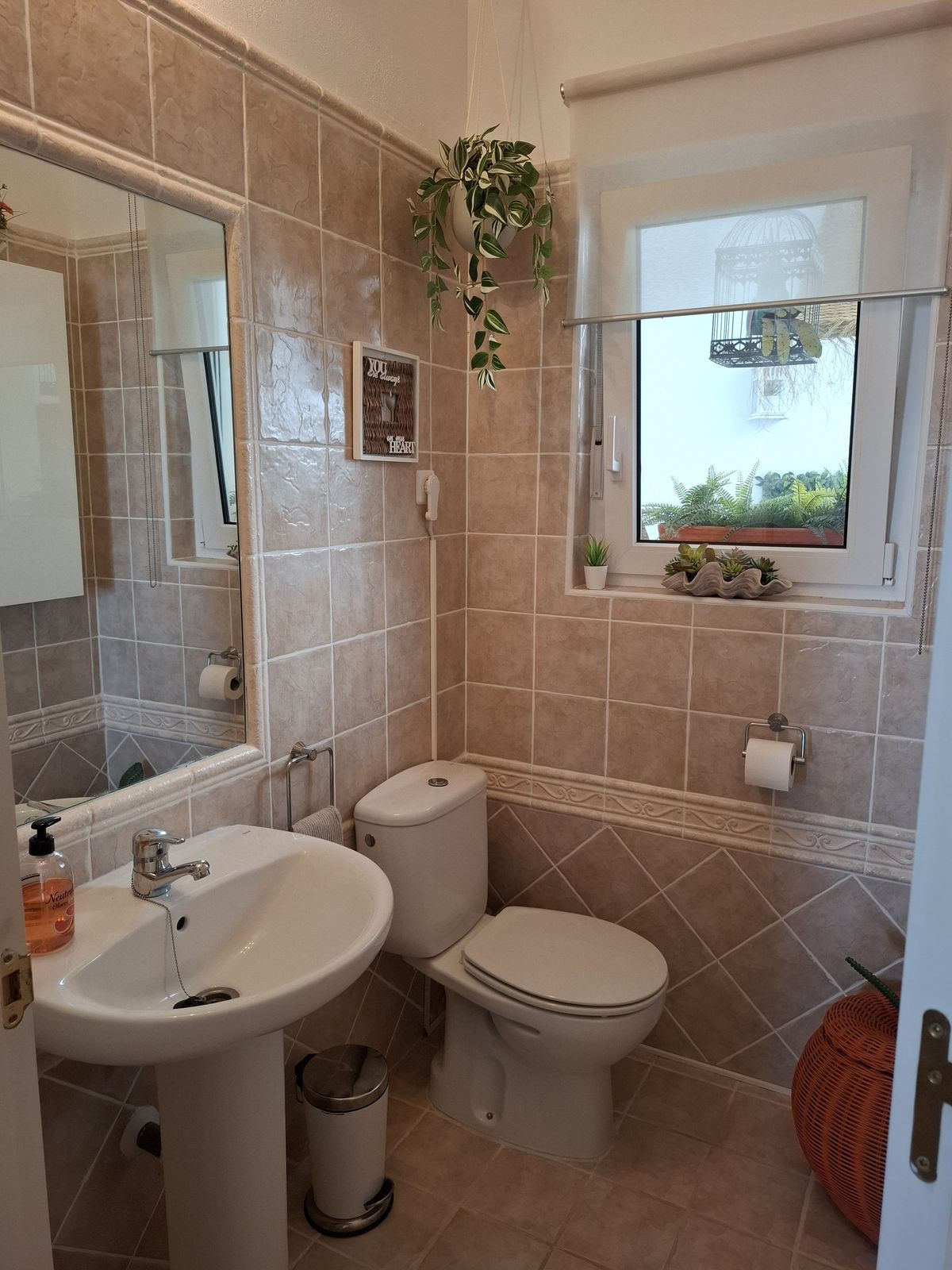 f73b2bcf12673326f8ec58b1a93bd3e1 - 38