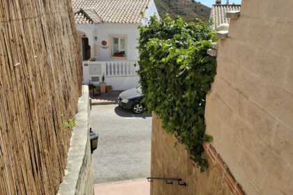 f73b2bcf12673326f8ec58b1a93bd3e1 - 70