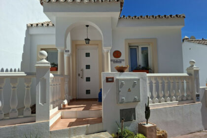 f73b2bcf12673326f8ec58b1a93bd3e1 - 81