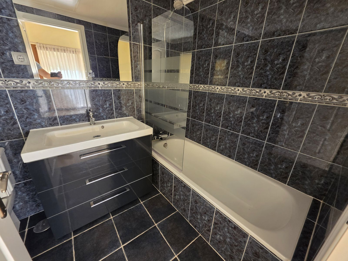 f7c2a47af91e4e5b8bdb0976cf22c325 - 12