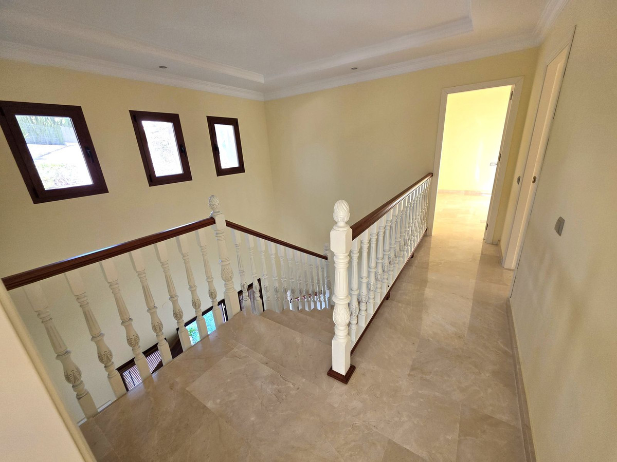 f7c2a47af91e4e5b8bdb0976cf22c325 - 18