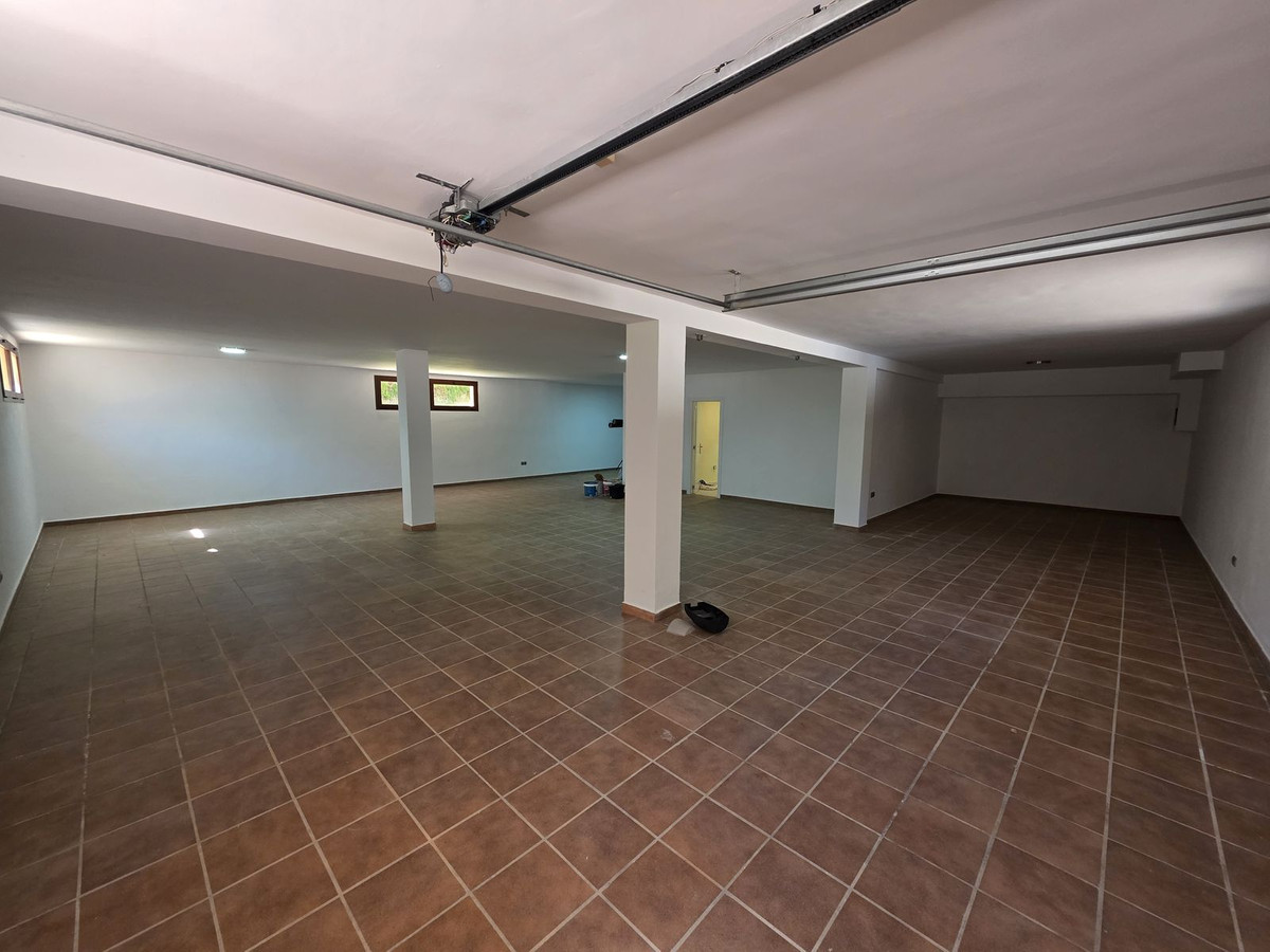 f7c2a47af91e4e5b8bdb0976cf22c325 - 28