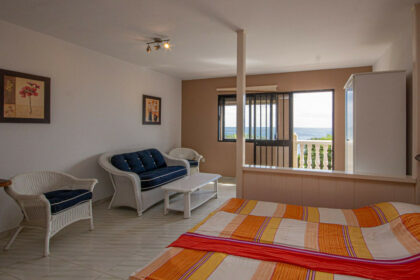 f7c418e0351da5c2f61309ac0988ce94 - 33