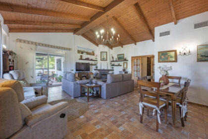 fa65e695a9bc8330bb9fbf4315813d08 - 10