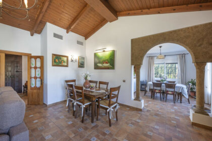 fa65e695a9bc8330bb9fbf4315813d08 - 11