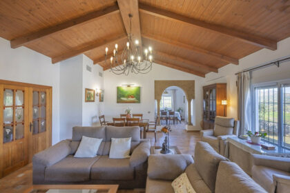 fa65e695a9bc8330bb9fbf4315813d08 - 16