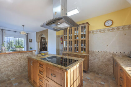 fa65e695a9bc8330bb9fbf4315813d08 - 18