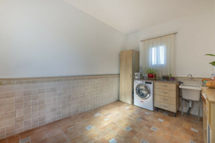 fa65e695a9bc8330bb9fbf4315813d08 - 19