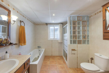 fa65e695a9bc8330bb9fbf4315813d08 - 24