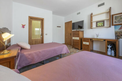 fa65e695a9bc8330bb9fbf4315813d08 - 28