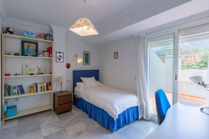 fca6746094eb1bfbc98f751cfc8e9def - 12