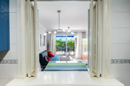 fe5cf6c7654bfcaaa402784c1fb0034a - 9