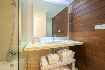 fea9dce9b2794d81e3b76fb77df34b5b - 13