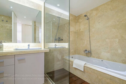 fea9dce9b2794d81e3b76fb77df34b5b - 18