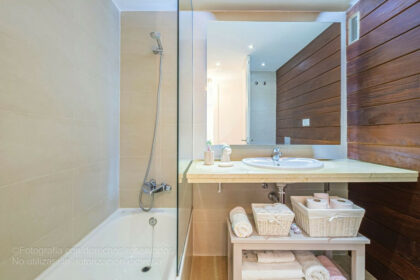 fea9dce9b2794d81e3b76fb77df34b5b - 23