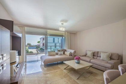 fea9dce9b2794d81e3b76fb77df34b5b - 3