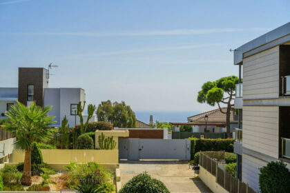 fea9dce9b2794d81e3b76fb77df34b5b - 8