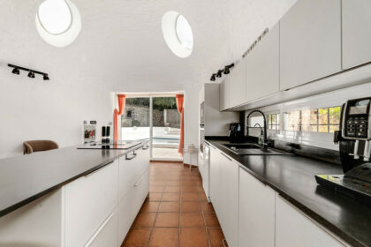 feaafdde6bbda4c9d5e157b4a4ff580a - 12