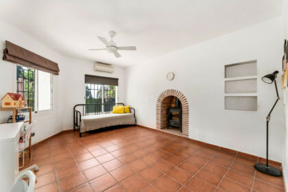 feaafdde6bbda4c9d5e157b4a4ff580a - 26