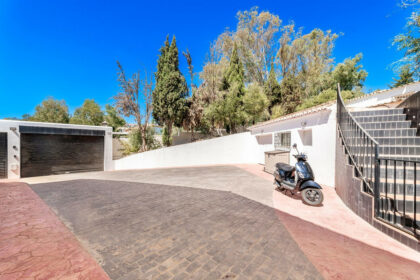 feaafdde6bbda4c9d5e157b4a4ff580a - 42