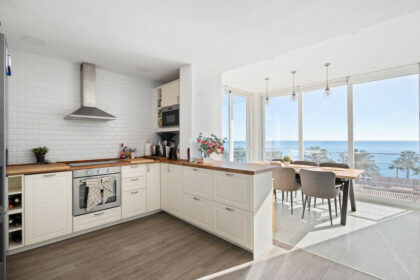 ffe7b19efe6dfffa419bf64bec2b402d - 1