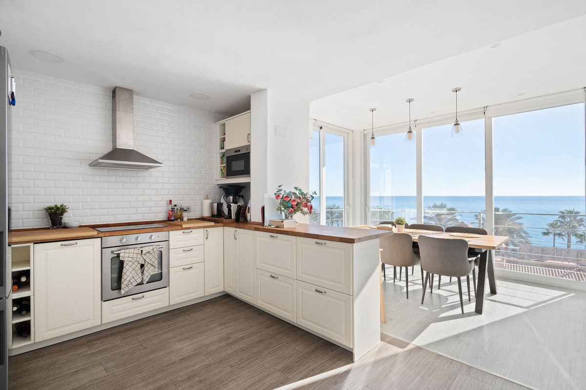 ffe7b19efe6dfffa419bf64bec2b402d - 1