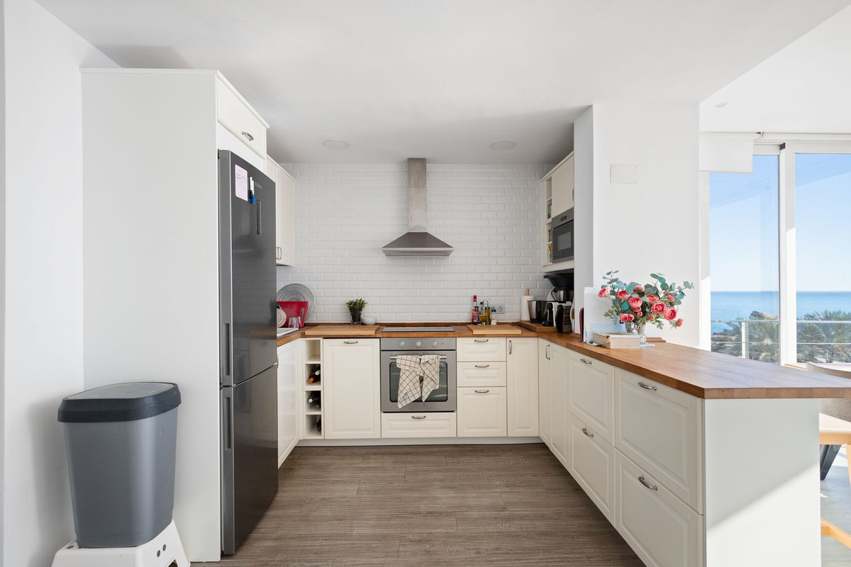 ffe7b19efe6dfffa419bf64bec2b402d - 12