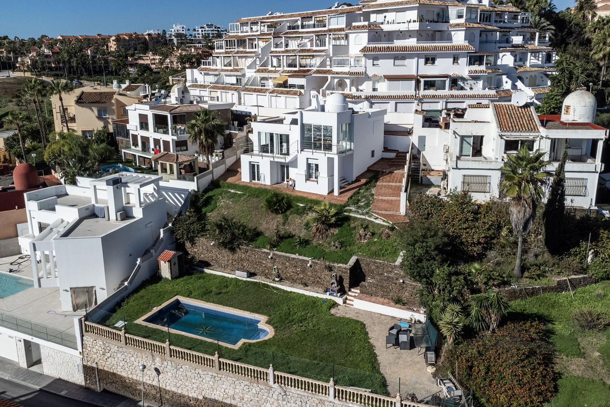 ffe7b19efe6dfffa419bf64bec2b402d - 17