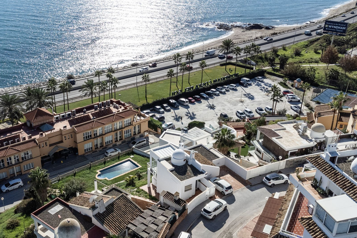 ffe7b19efe6dfffa419bf64bec2b402d - 18