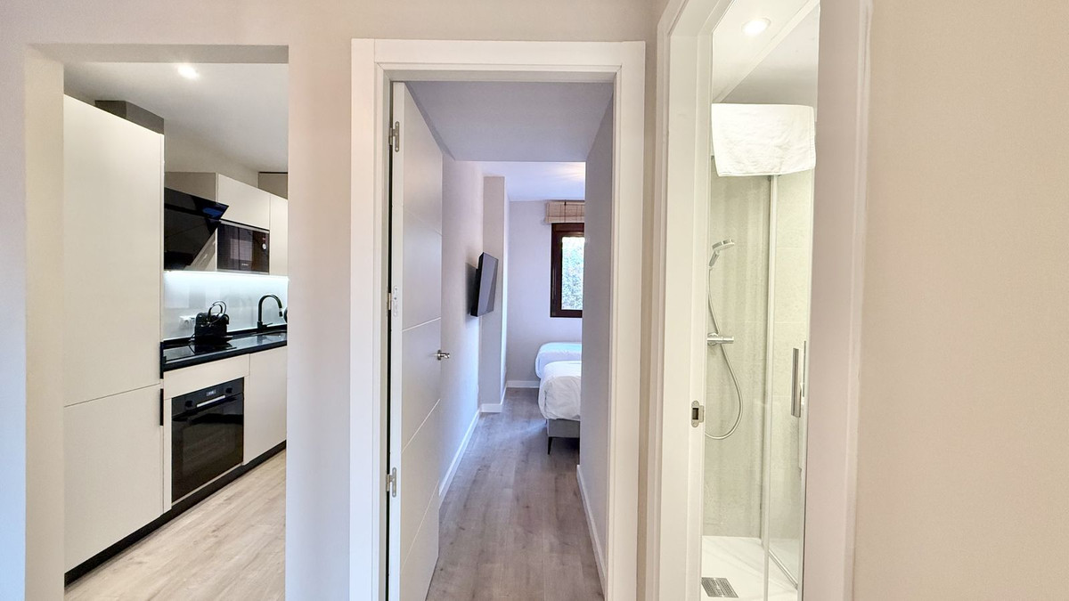 0018aad57330ec8a814c8595c9227a08 - 13