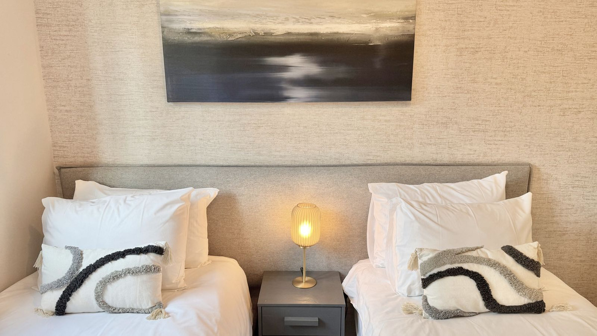 0018aad57330ec8a814c8595c9227a08 - 16