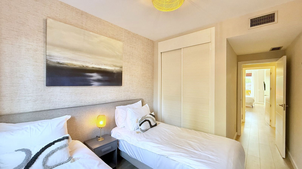 0018aad57330ec8a814c8595c9227a08 - 18