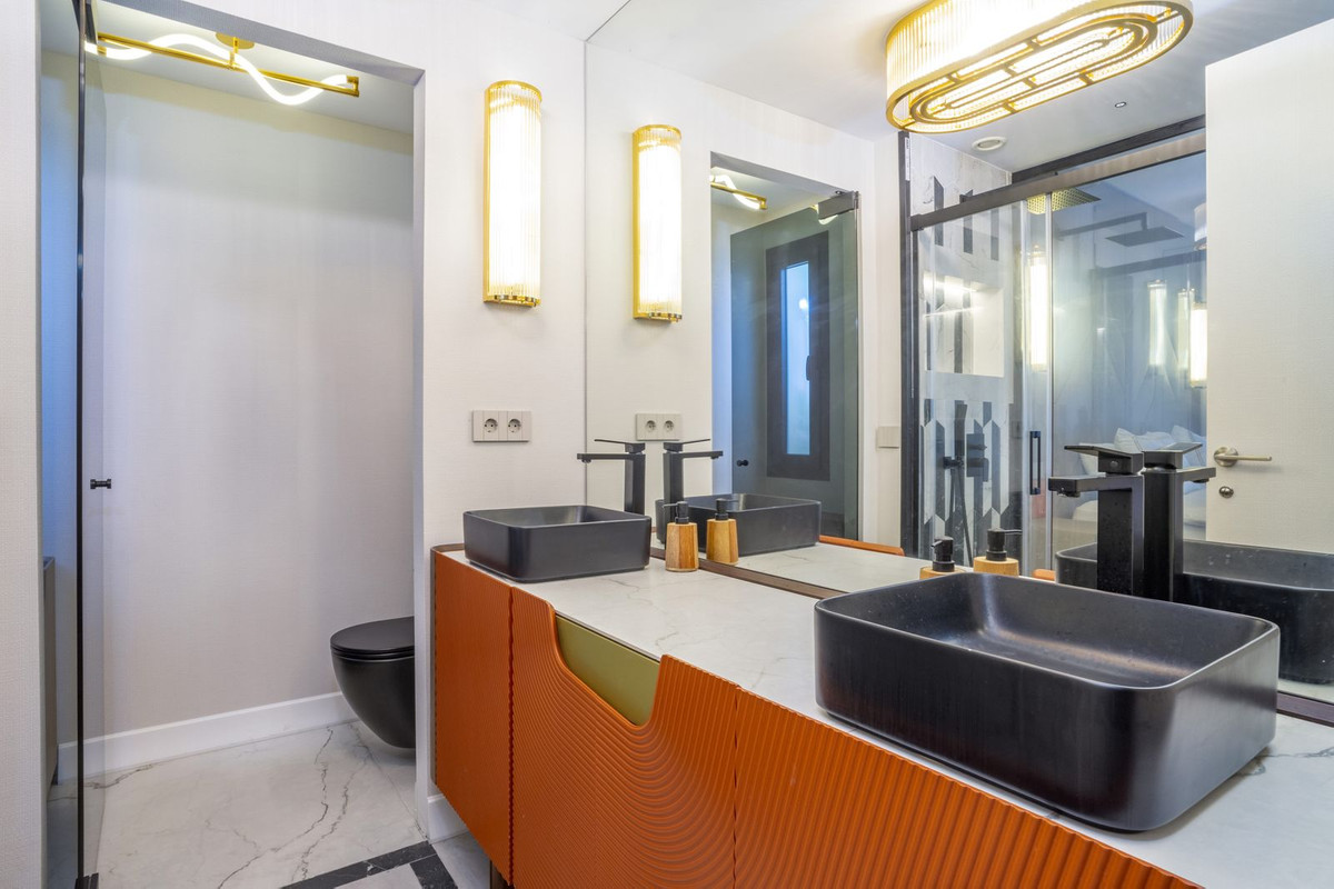 0240242b5f90e1cb360ca5a356d896e3 - 20