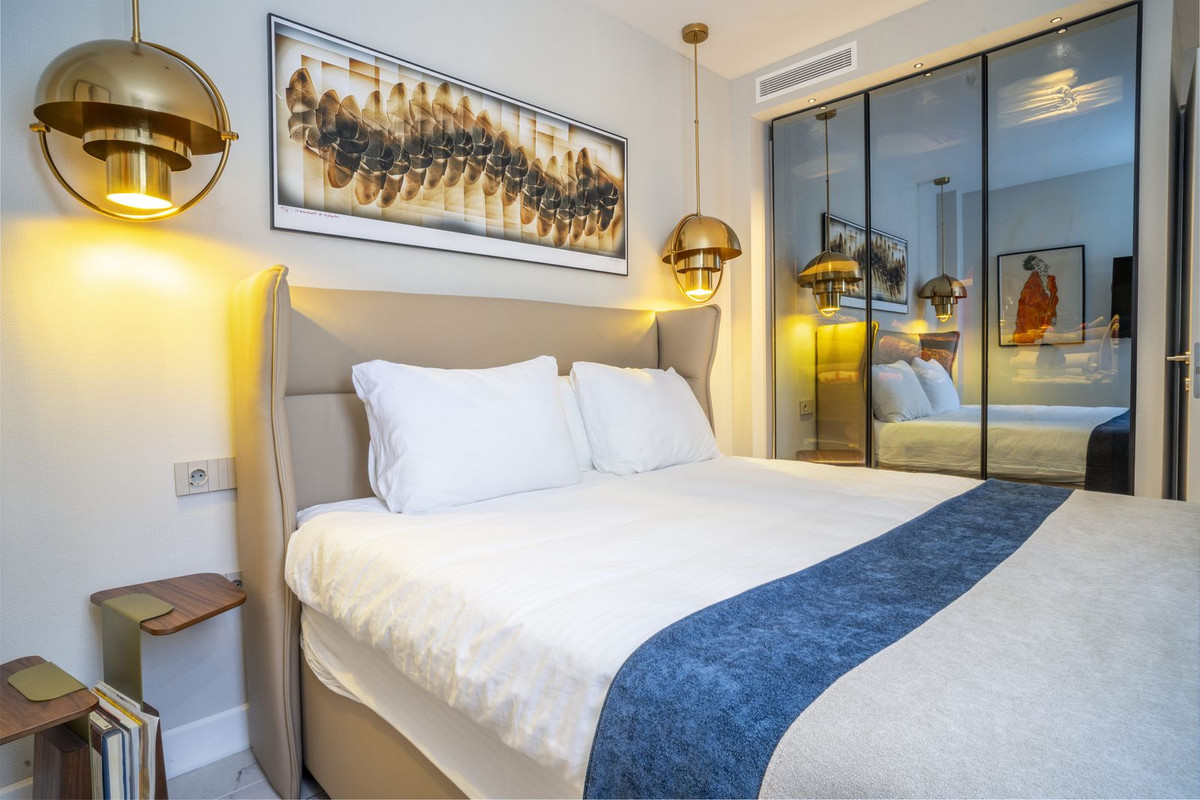 0240242b5f90e1cb360ca5a356d896e3 - 24