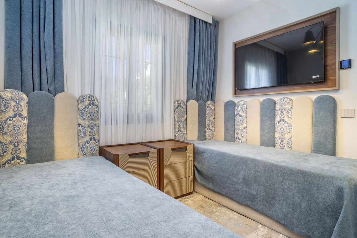 0240242b5f90e1cb360ca5a356d896e3 - 25