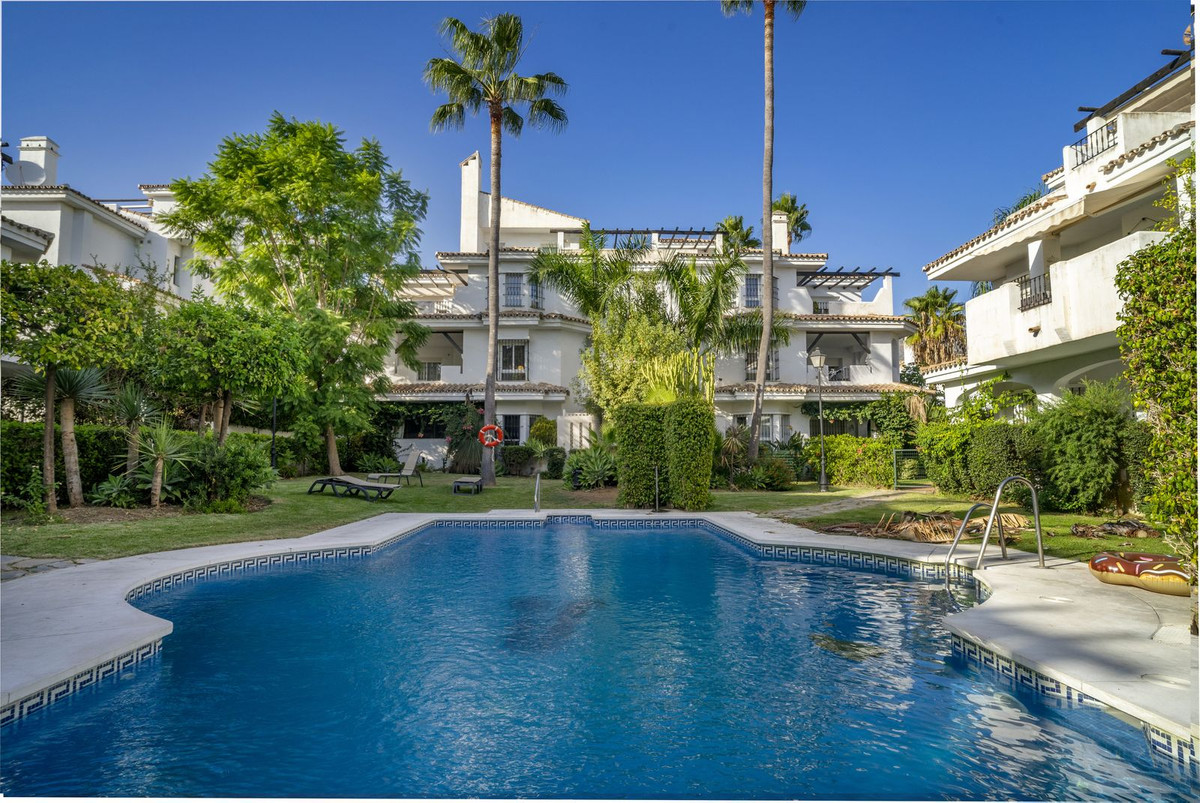 0240242b5f90e1cb360ca5a356d896e3 - 34