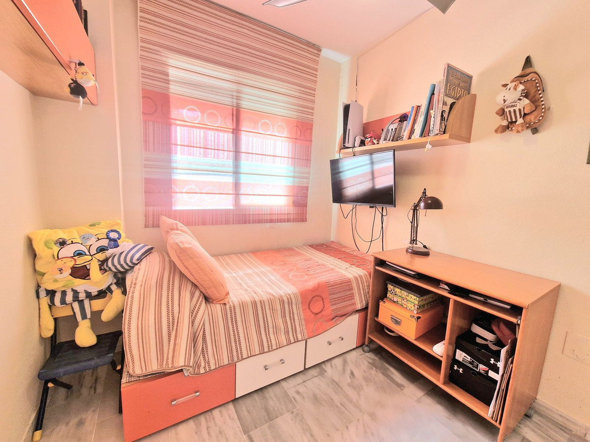 0276bf896377a756b04f2a83798619b0 - 32