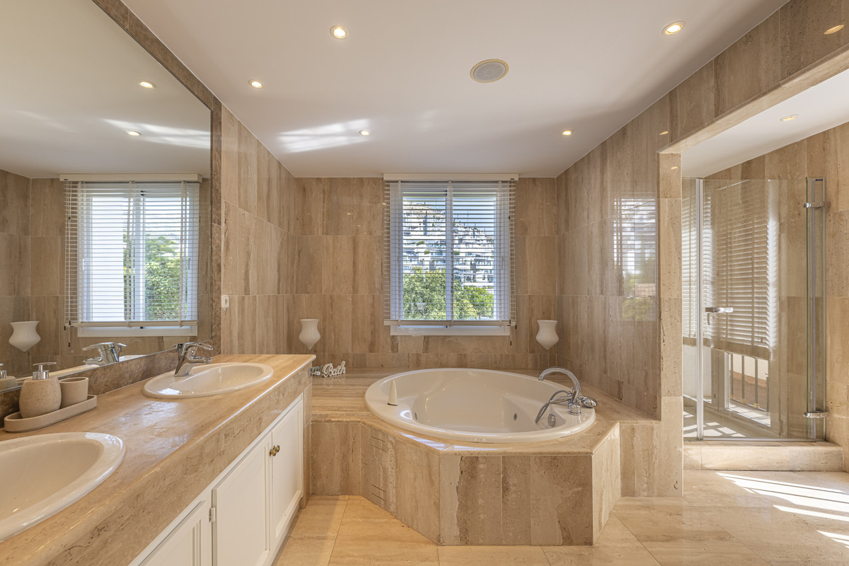 036b09b04a0ecb6d65833714f4a0b516 - 12