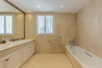 036b09b04a0ecb6d65833714f4a0b516 - 24