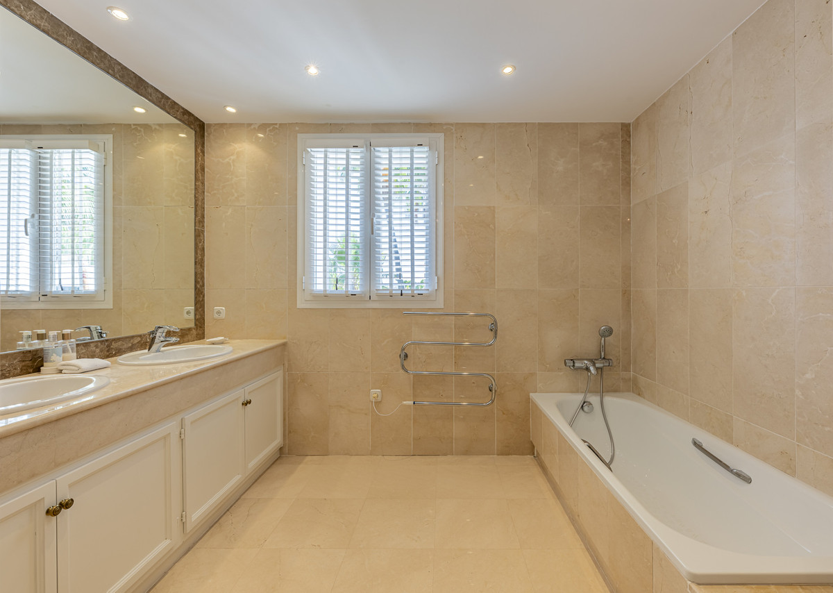 036b09b04a0ecb6d65833714f4a0b516 - 24