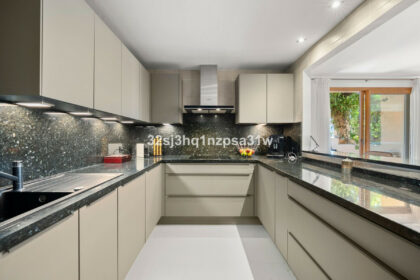 0615391e94a1fd63845ff81cc5e31a7b - 11