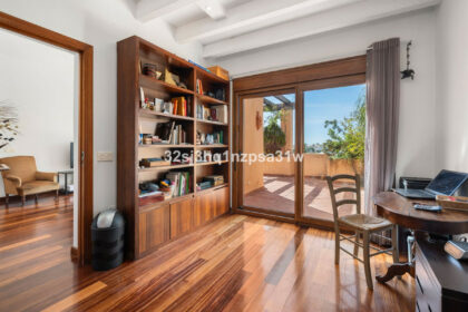 0615391e94a1fd63845ff81cc5e31a7b - 20