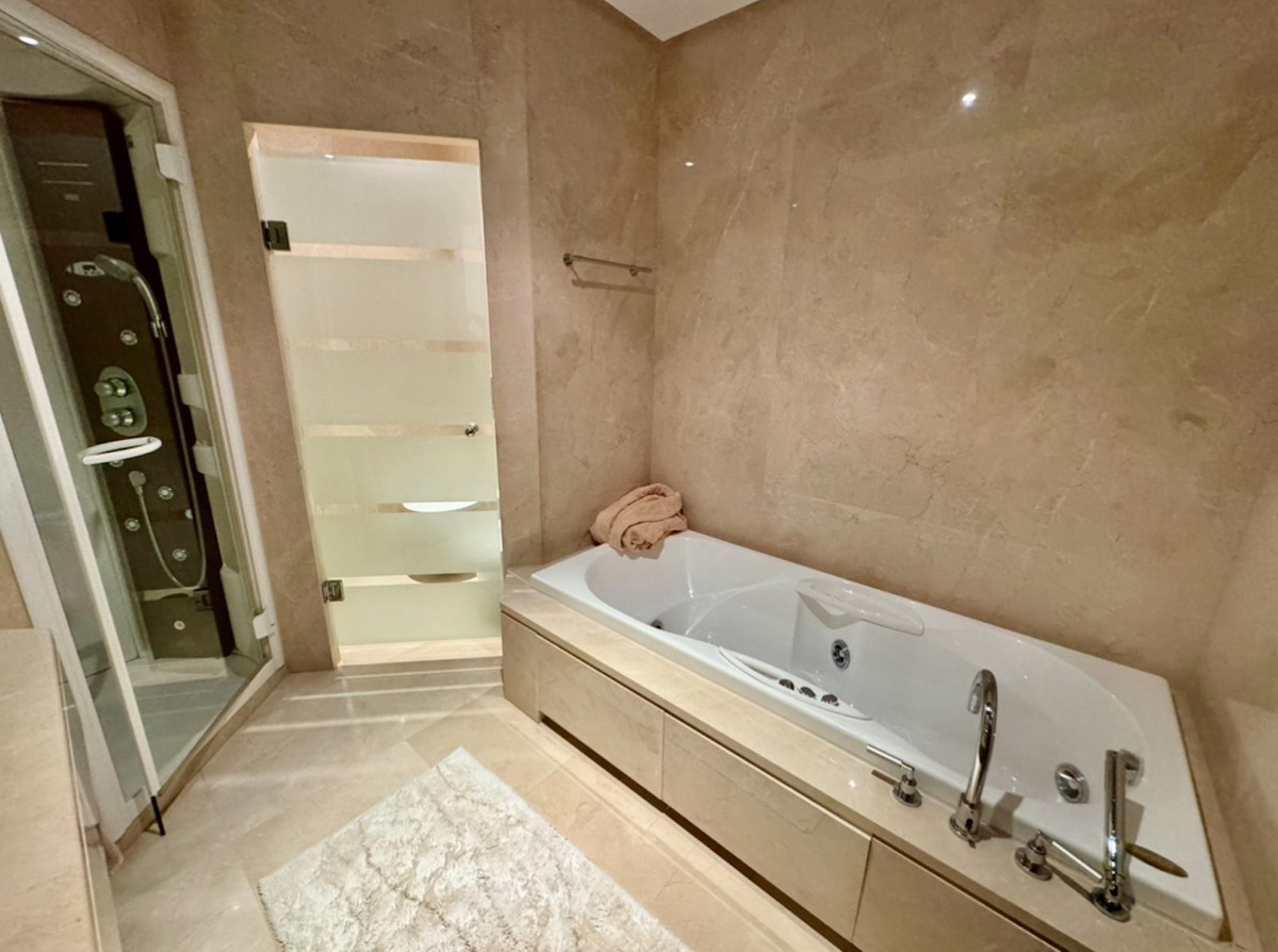 0763b950c85c82cf9d58ca95da5836de - 12