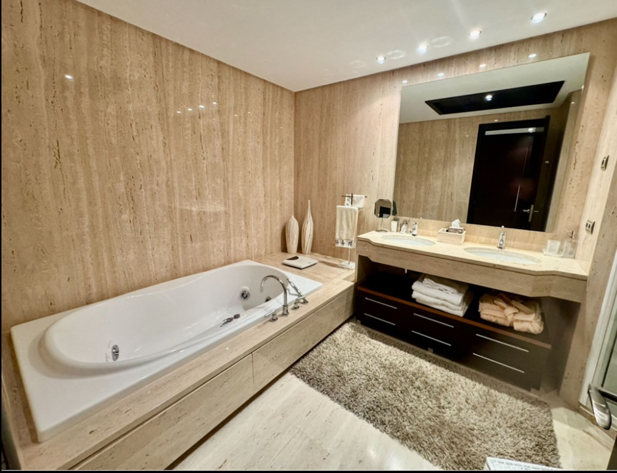 0763b950c85c82cf9d58ca95da5836de - 8