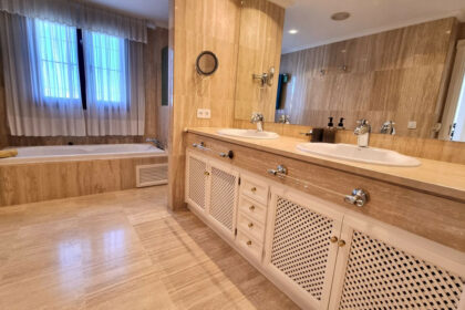 083cb56e1356742cadcfe43c519b8290 - 12