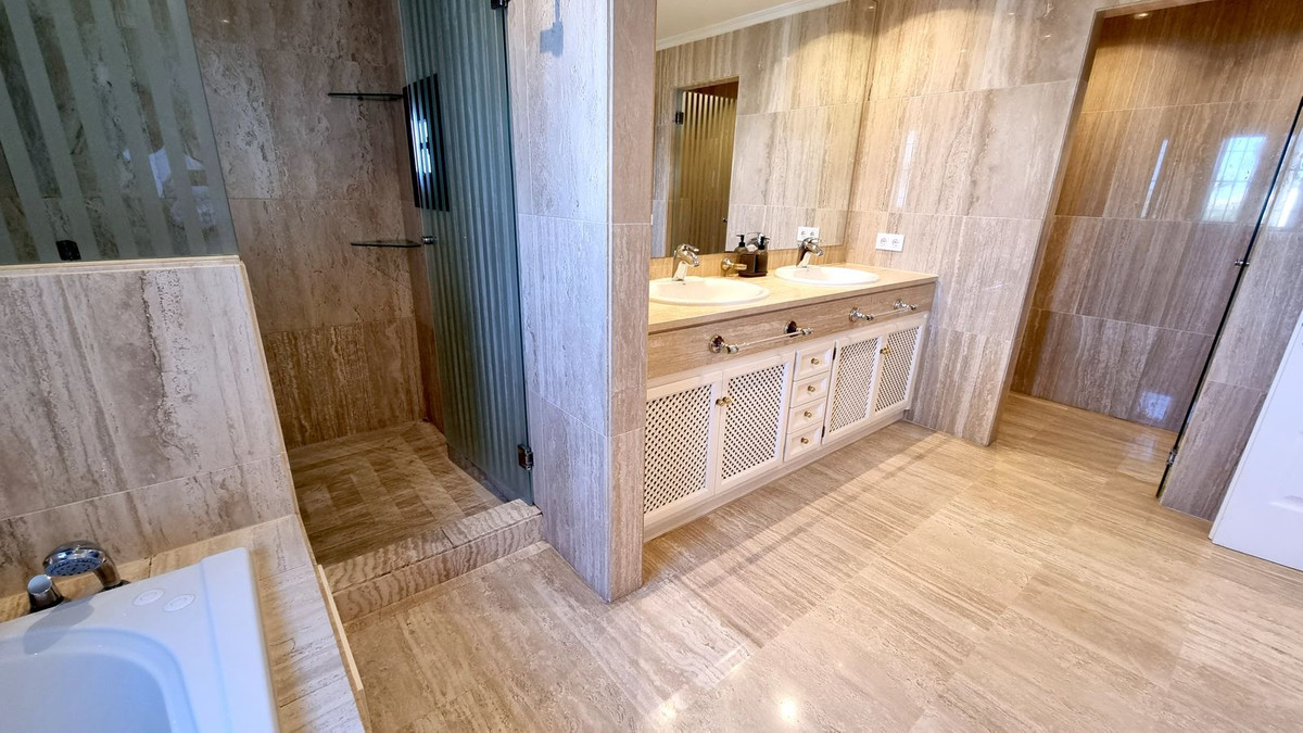 083cb56e1356742cadcfe43c519b8290 - 13